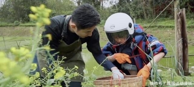 《向往5》张子枫给杨紫洗脚,表示想要一个杨紫家的大床!