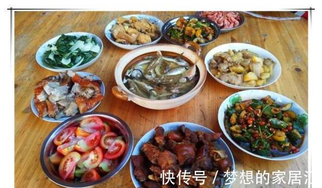 婆婆旅游回家送我化妆品，我特意做一桌菜庆祝，饭后老公都羡慕我