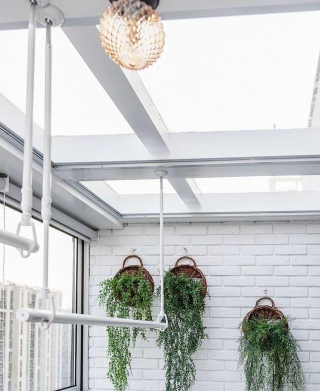 阳台|阳台和客厅打通后,衣服晾哪里?5种办法解决,让你不再困扰!