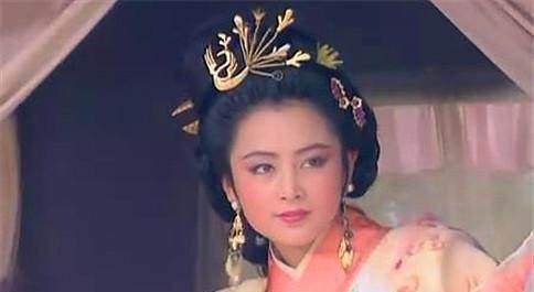 三国|汉末时因为好色而死的两个人,他若不死便不会有三国乱世