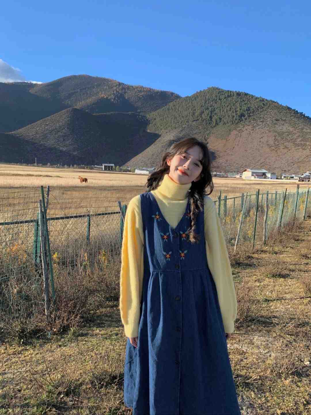 小姐姐|还在纠结冬天穿什么?套头毛衣搭配连衣裙,让你俏皮清新又自信