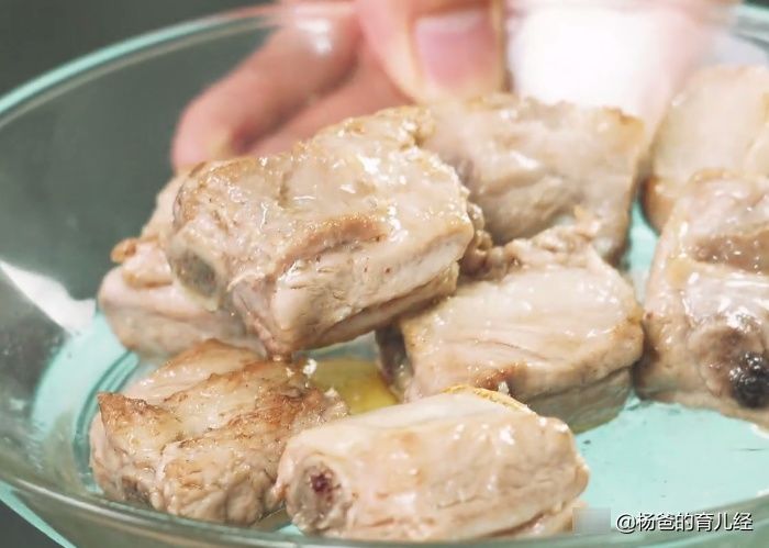  两样|排骨中加两样食材，鲜香肉嫩又营养，简单一炖，孩子特爱吃