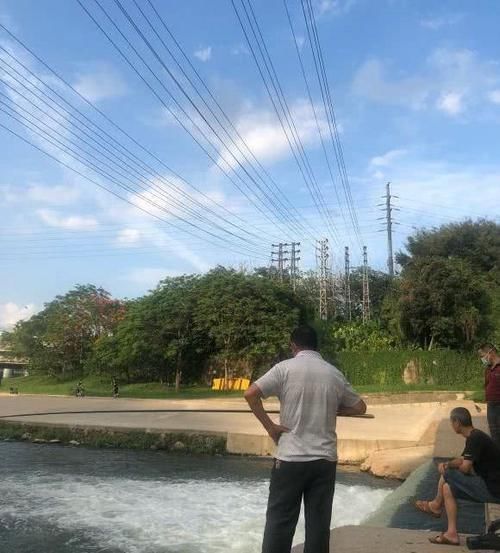 钓不到鱼就扛走牛男子花千元水库钓鱼却空军，气愤下报复水库主