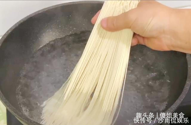 清汤面|早餐喜欢吃面条的一定要收藏,教你一个简单的做法,色香味俱全