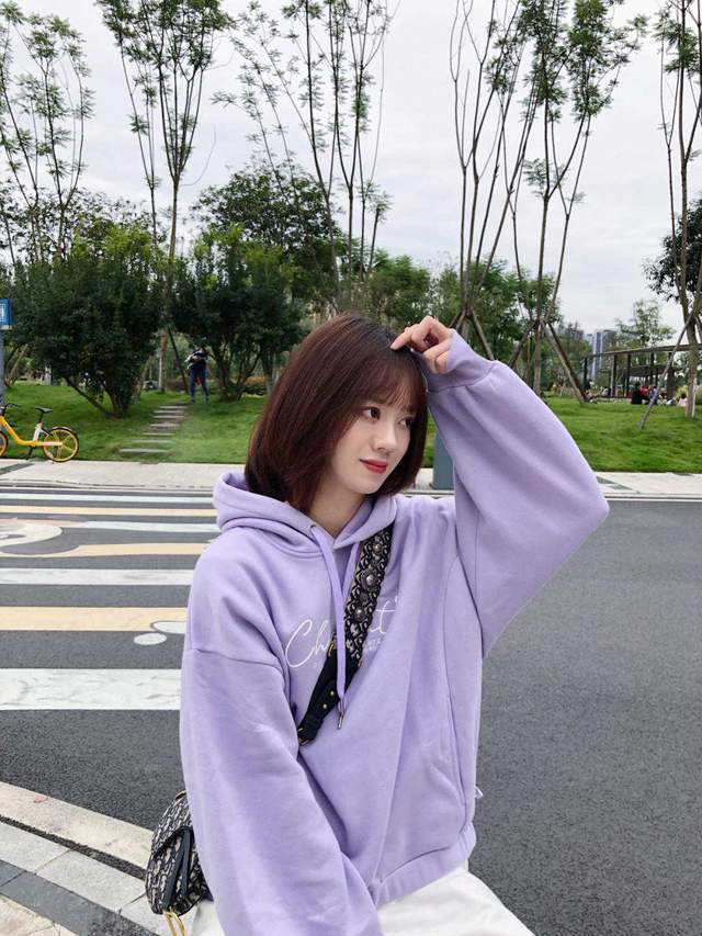 穿搭|优雅风格的穿搭技巧,这几款衣服很减龄,秋季这样穿就很美