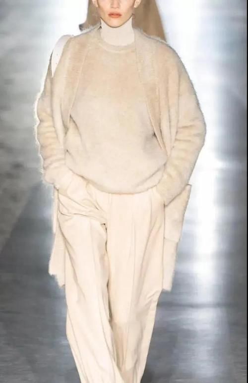 4、50岁的女性春天怎么穿？学“神仙母女”一身白穿搭，太高级