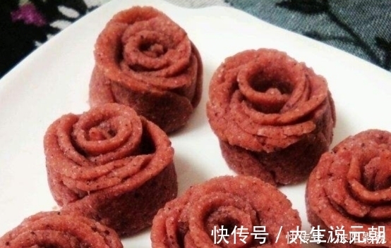 超级可爱的饼干和卡通煎蛋让人爱不释手，好吃又可爱