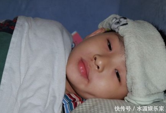 家长|孩子半夜发烧,家长该用热毛巾还是冷毛巾敷很少人了解,别弄错