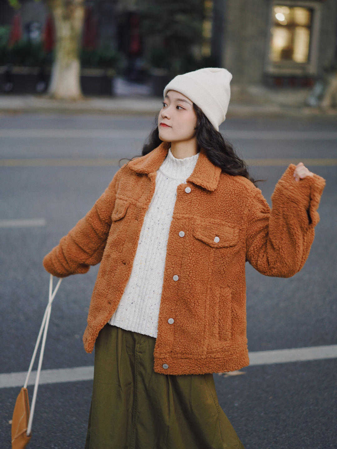 下装|冬天来一件彩虹色羊羔毛外套吧!保暖舒适又减龄,奶fufu的超可爱