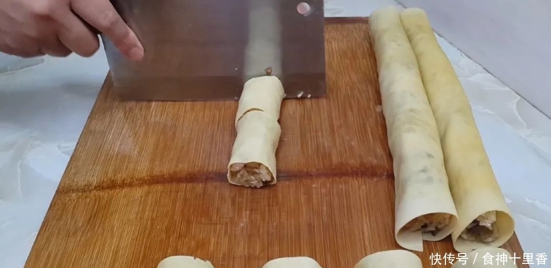 糯米又出新吃法,加2把红枣,个个焦脆又软糯,出锅孩子抢着吃