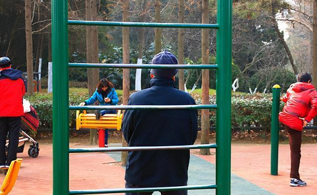 中老年人|看似养生的7个习惯，其实并不健康，坚持做对身体没啥益处