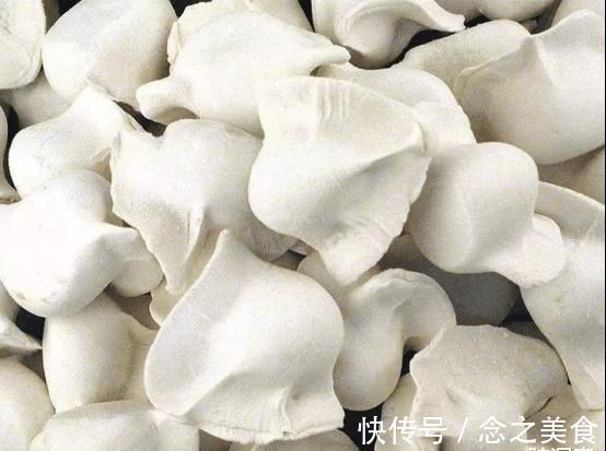速冻水饺|超市里很便宜一袋的速冻水饺是怎么做的?人工的吗?