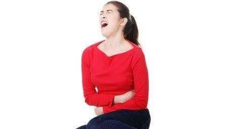 晚上睡觉前，隔三差五用艾叶来泡脚，三个问题或会悄悄“溜走”