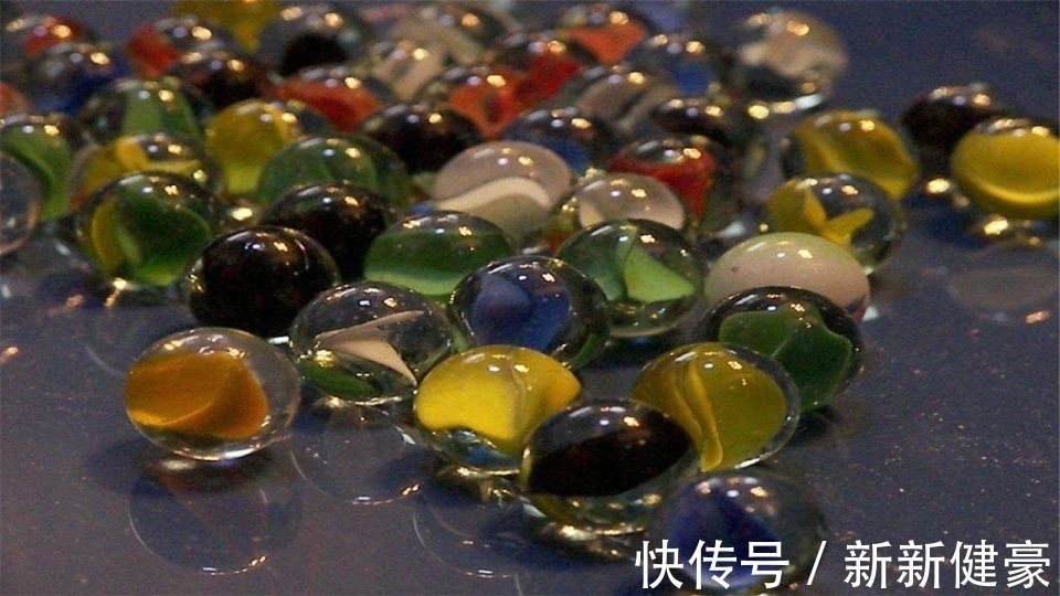 夜深人静时,为何会听见楼上玻璃珠掉落明明楼上没有住户!