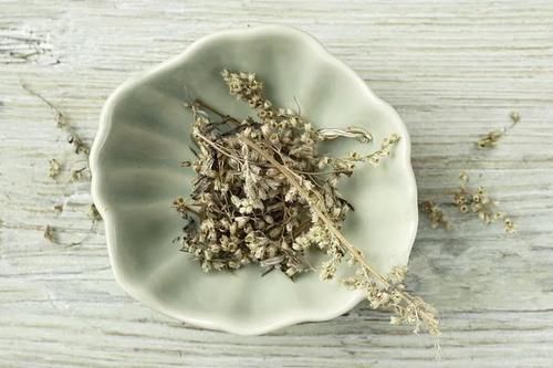 热水泡脚|小小艾草治大病