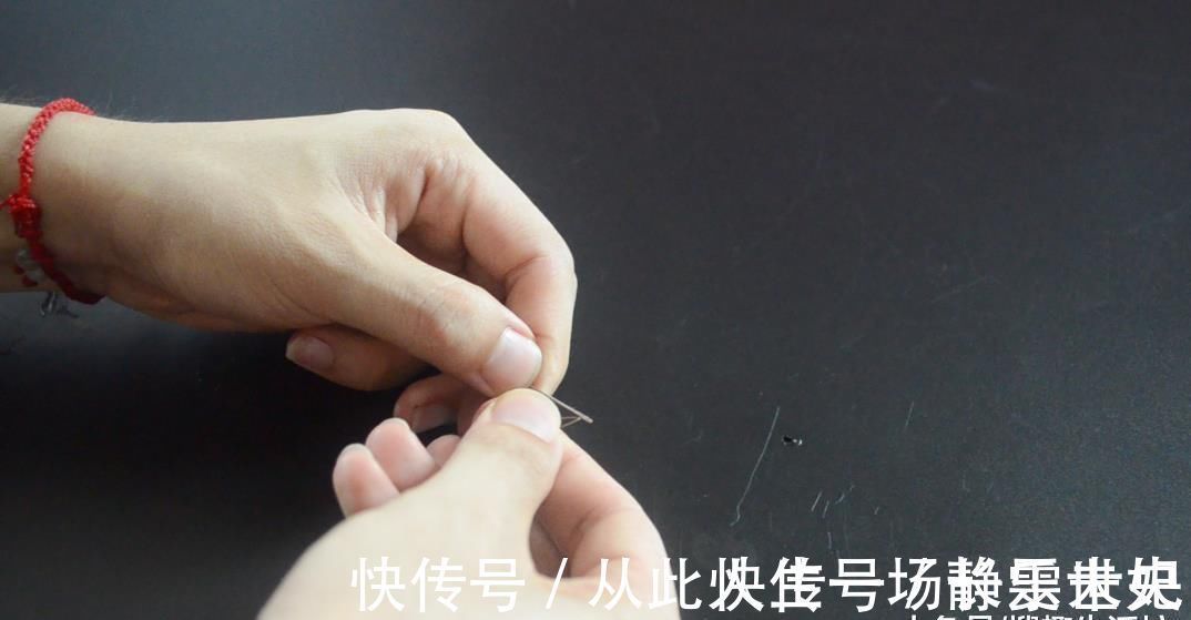 眼睛不好也能快速穿针引线, 只需一枚硬币就可以, 看完赶紧去试试