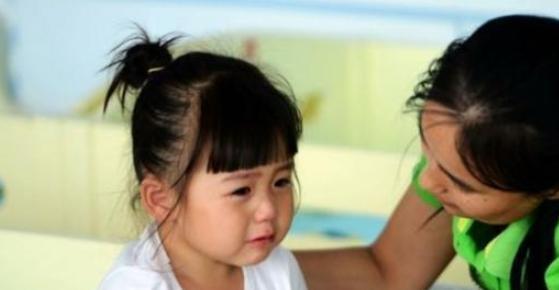 上学|爸爸姓“陈”,给女儿取了个漂亮名字,上学三天后女儿哭着要改名