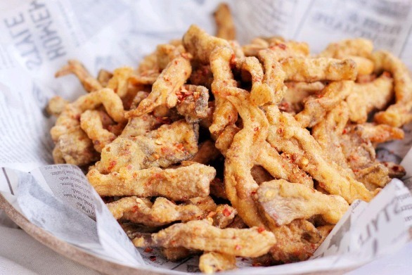 炸蘑菇，用淀粉还是用面粉牢记“用粉比例”，蘑菇酥脆不易回软