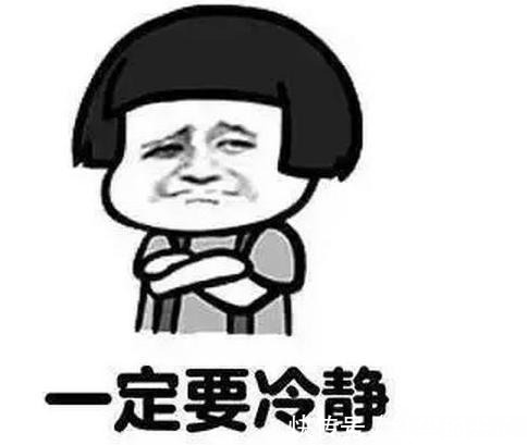 |幽默段子：匪徒拿着刀威胁一女营业员拿钱，被门口一小伙暴揍