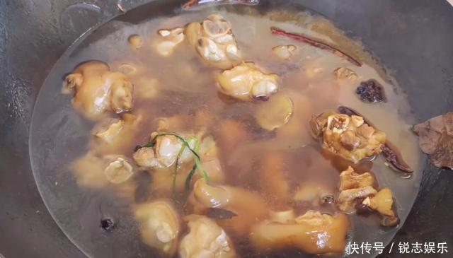 红烧猪脚最好吃的做法,喷香入味不油腻,连骨头都啃得非常干净