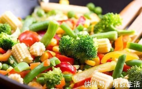 医生|人体正常血糖值是多少？医生：若控制在这个范围内，或许不用担心