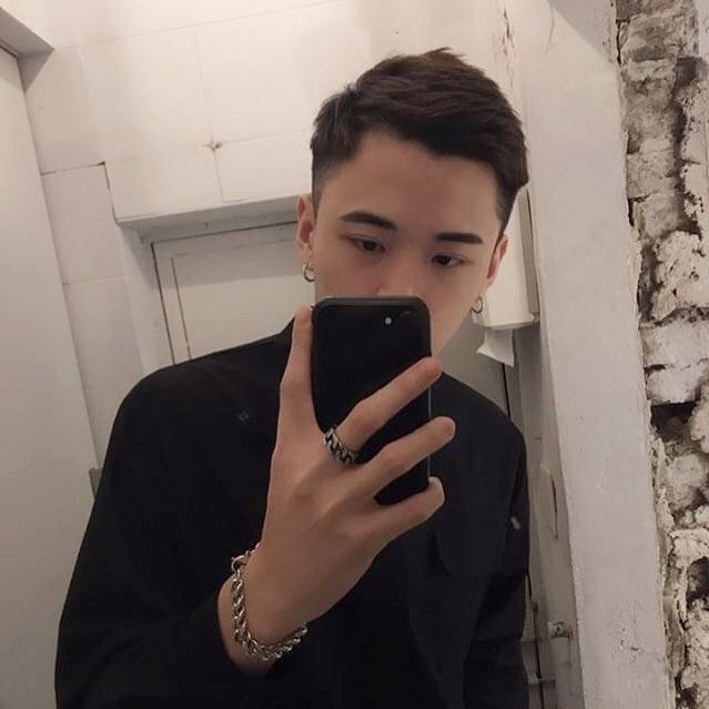 额头|男生剪腻了“短盖头”发型,不妨试试这4款造型,清爽时尚显帅气