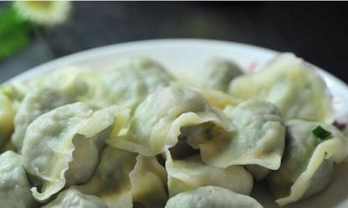 饺子|煮饺子时，千万不要水开就下锅，多加1步，饺子鲜香，口感好