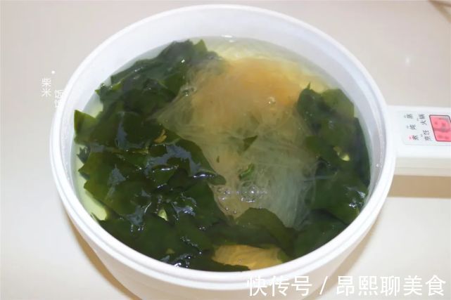 红椒|夏季天热没胃口，我就做上一碗它，开胃解腻，做法简单又好吃