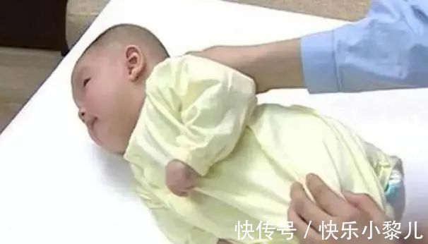 家长|宝宝出生18天学会翻身,奶奶乐得与亲友炫耀,却被儿子送回老家