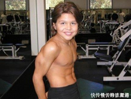 俯卧撑|世界最强壮男孩，小时候每天至少500个俯卧撑，长大后却让人傻眼