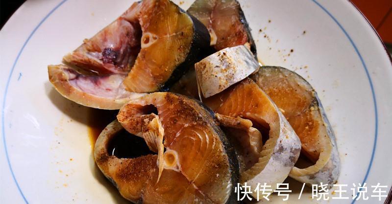 天冷了，多给家人做此鱼吃，刺少肉嫩营养高，和白菜一起炖最香！