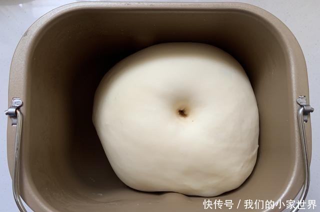 做面包时加1勺它,味道曼妙,出炉赶紧撕一块,比吐司好吃多了