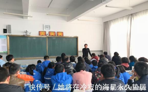 家长|家长会“姓名牌”过于真实，孩子求饶家长，网友：等回家的