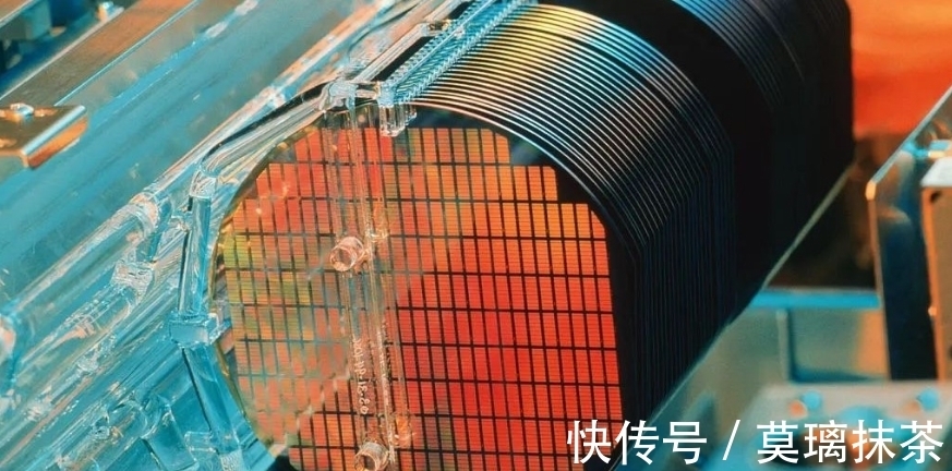 纳米|取代光刻机!又一芯片制造新技术诞生,可量产5nm芯片?