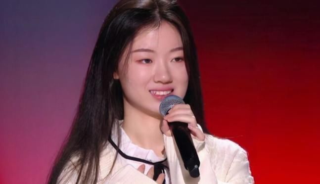 机场 单依纯机场偶遇谢霆锋,顺口喊了一声谢导谢霆锋的回应超好笑