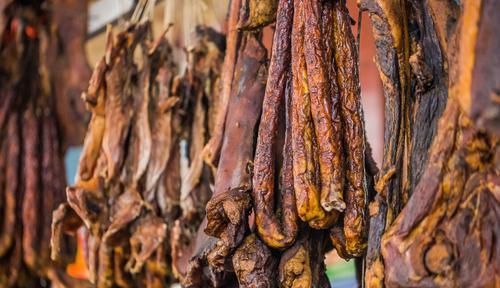 保存腊鱼腊肉，不能直接放冰箱，教你一招，久放不坏口感好