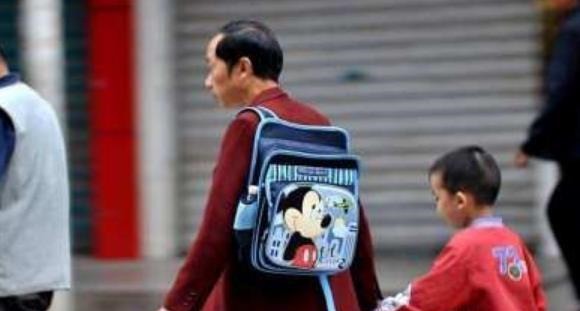 老人|“更喜欢外婆,还是更喜欢奶奶”孩子给出的答案,现实又讽刺