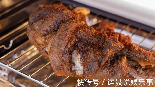 吃肉|羊腿在家这样烤,不膻也不腥,大口吃肉,特过瘾