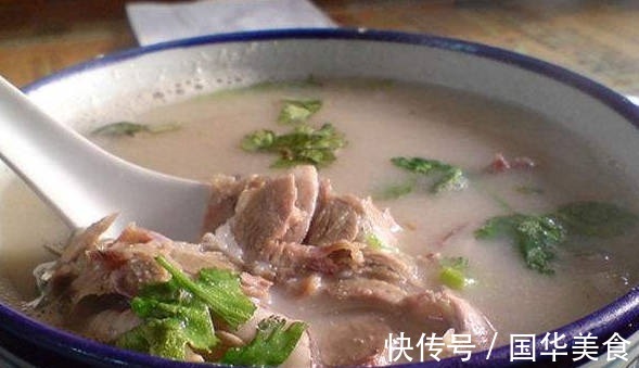 羊肉汤|炖羊肉，最忌放太多香料，加这3样就行了，味道香浓鲜美，不膻