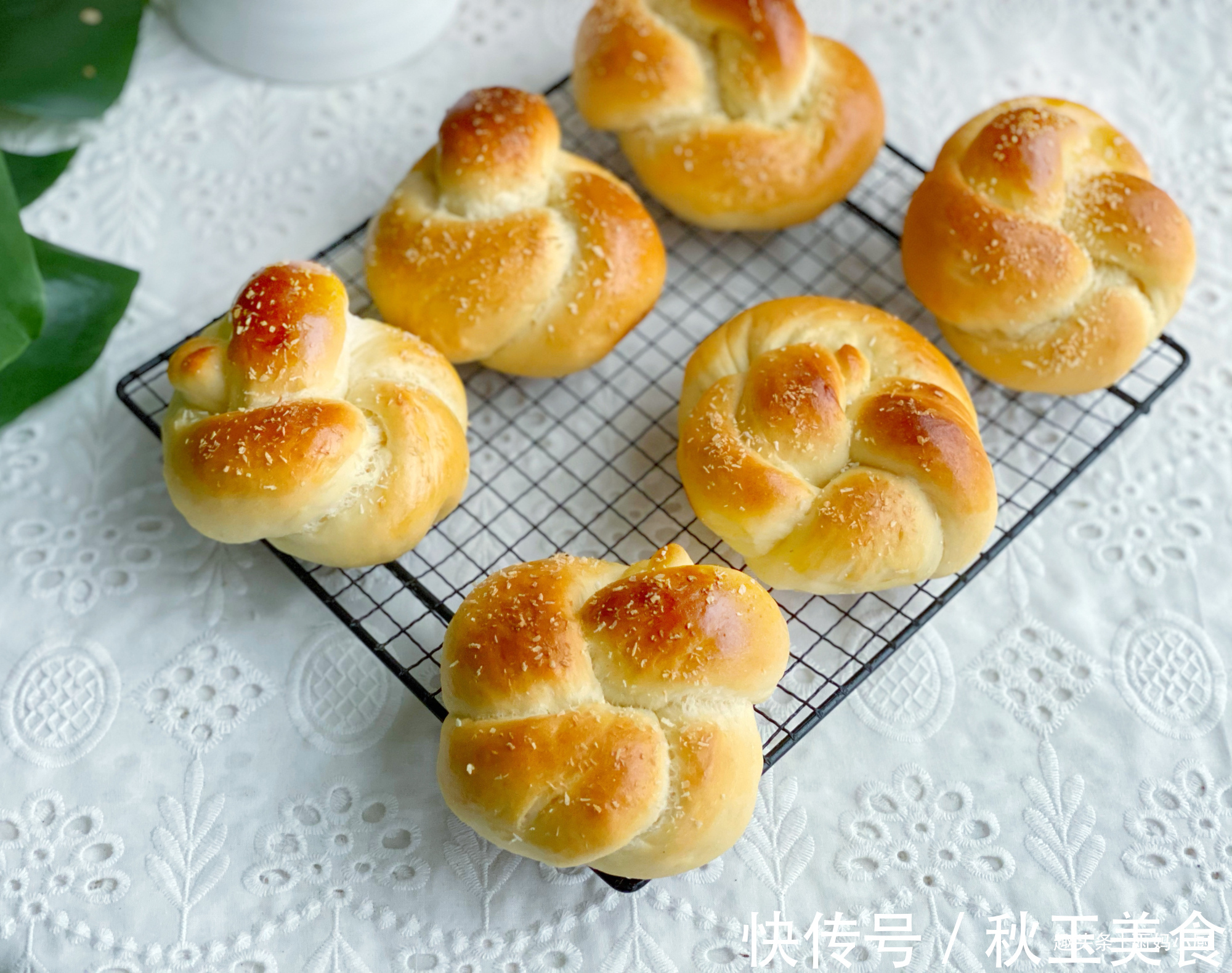 发酵|小面包按这个配方做，松软拉丝又美味，零难度新手一次成功