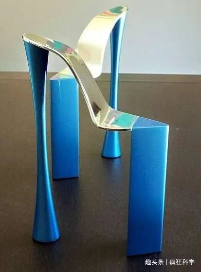 纯天然@一组脑洞大开的奇葩鞋子,设计师的创意实在让人看不懂!