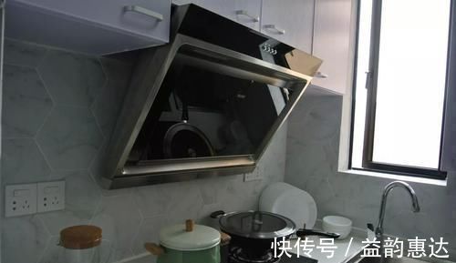 插座|厨房不要装墙上插座了,头次见有钱人装这种代替,实用又个性十足