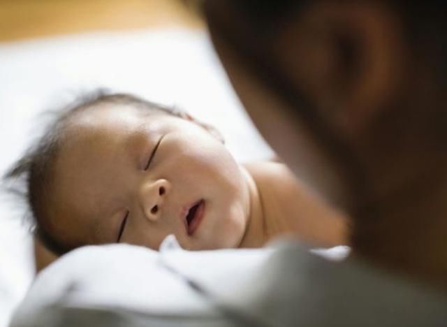 小孩|老人常说“小孩无六月”,酷夏给娃穿衣,要讲究“三暖二凉”