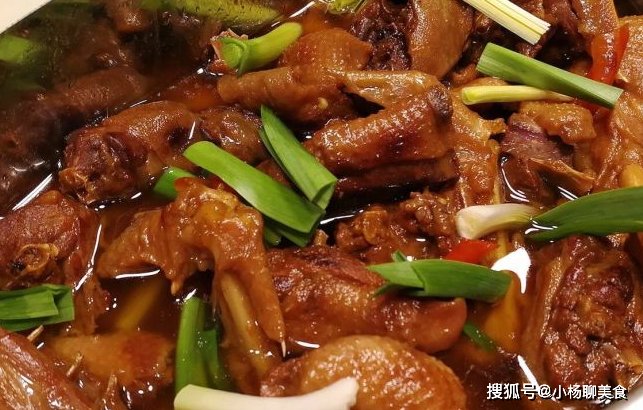 做啤酒鸭,直接炒就“废”了,大厨教你正确做法,鸭肉鲜香无腥味