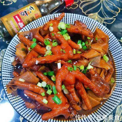 鲜美|#不容错过的鲜美滋味#红烧鸡爪加干豆腐结