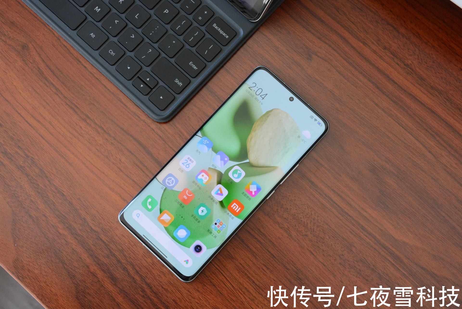 性能|小米12 Pro简单上手，颜值性能全面提升，iPhone 13不是对手