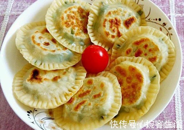“早餐”别再吃包子馒头了，2块钱的饺子皮煎一煎，出锅太香了！