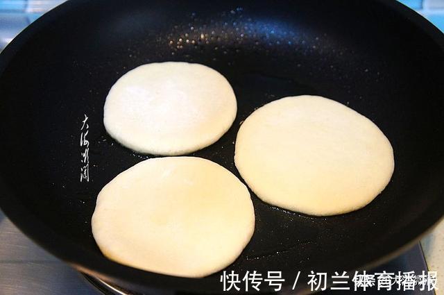 发面饼|一杯面粉半杯奶,孩子迷上这早餐饼,比包子简单,比油条健康