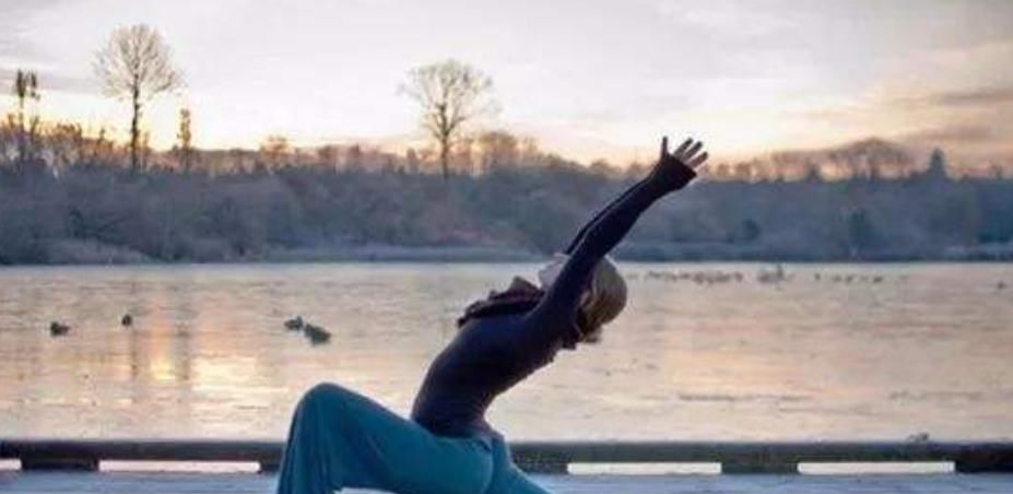 瑜伽|如何通过瑜伽来瘦腰这3个体式要多练习,纤腰细肢,减掉赘肉