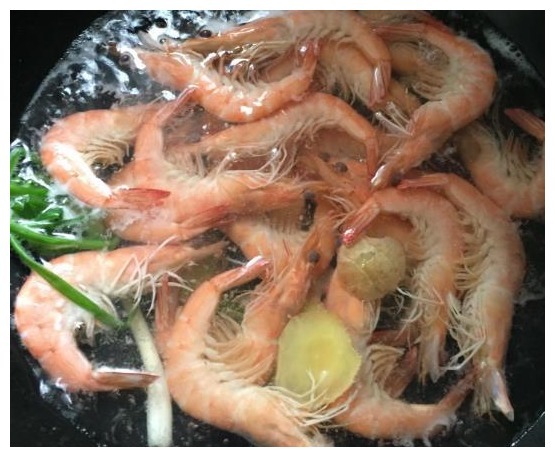 不论煮什么虾,万万不可直接下锅,没了这1步,虾肉怎么做都腥